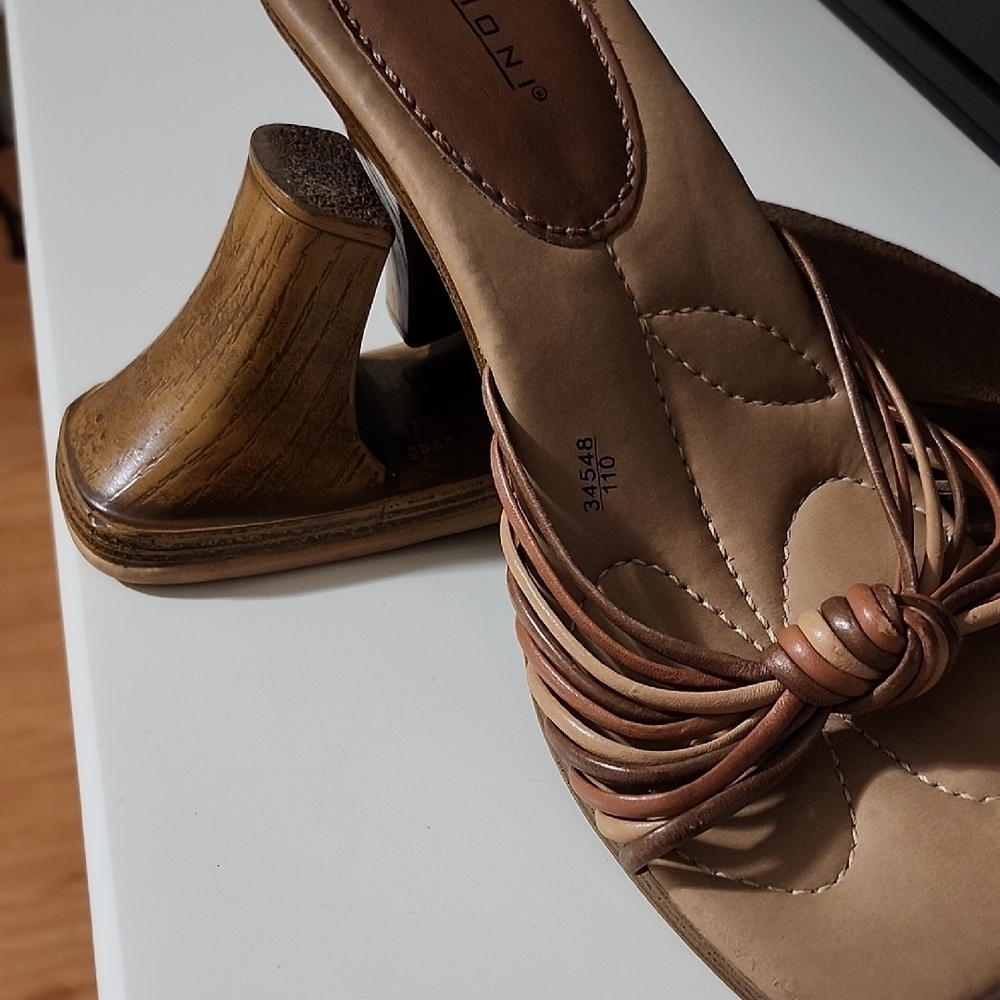 FIONI Clothing Tan Strappy Heels - Picture 4 of 5
